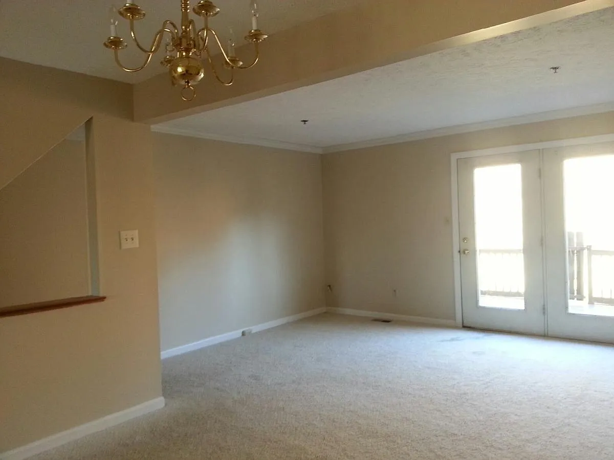 2 bed, 1.5 bath, 1104 sqft, $1,700 — Photo 2
