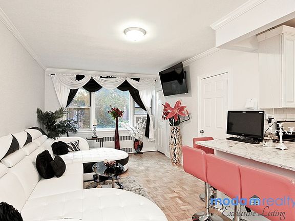 2nd image of 3750 Hudson Manor Ter APT 1EE