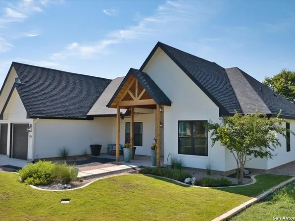 105 Parlin Lane, Fredericksburg, TX 78624