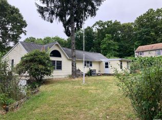 11 3rd St, Wading River, NY 11792