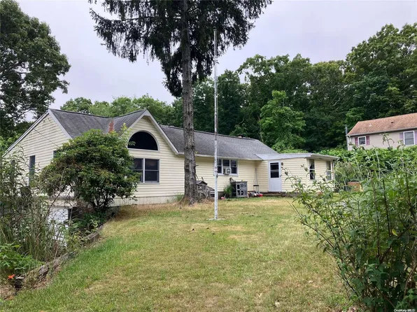 11 3rd Street, Wading River, NY 11792