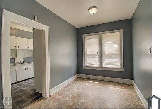 4th image of 2611 Murray St