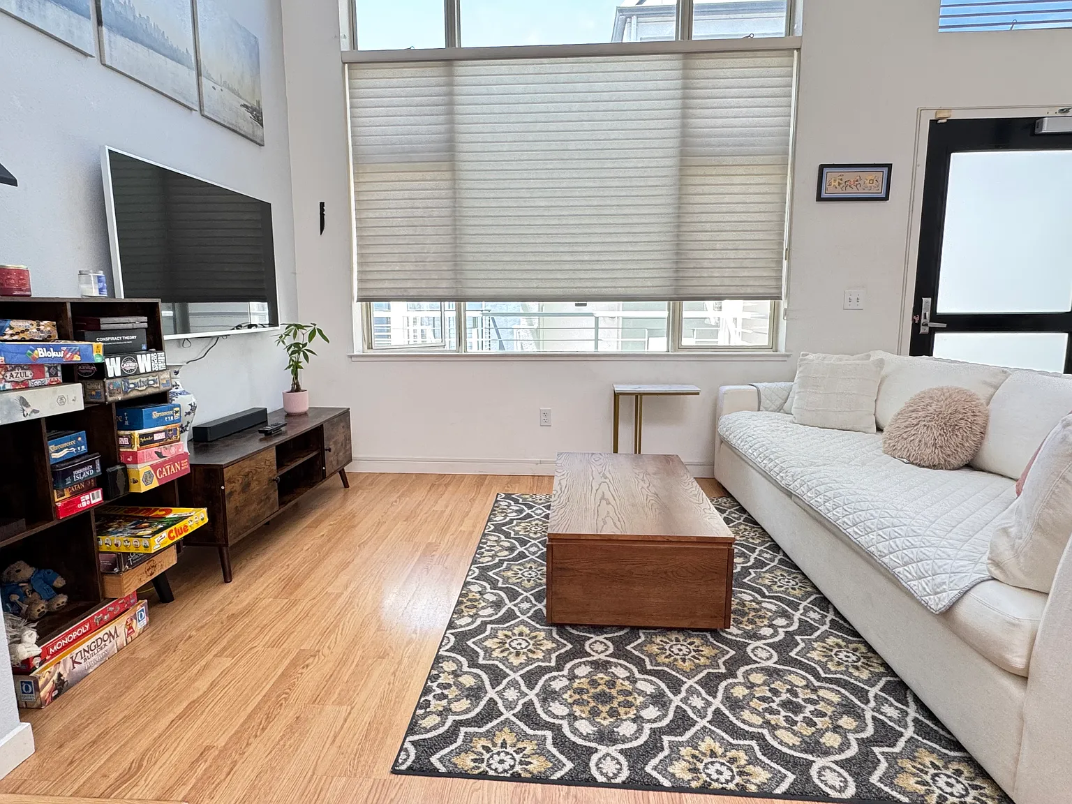 2 bed, 1.5 bath, 1042 sqft, $5,350 — Photo 3
