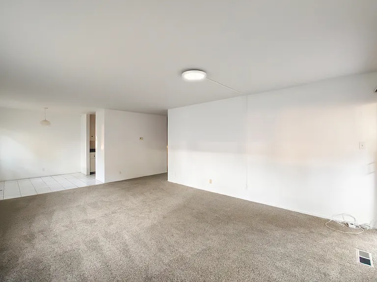 Curtner Villa Apartments — Photo 33