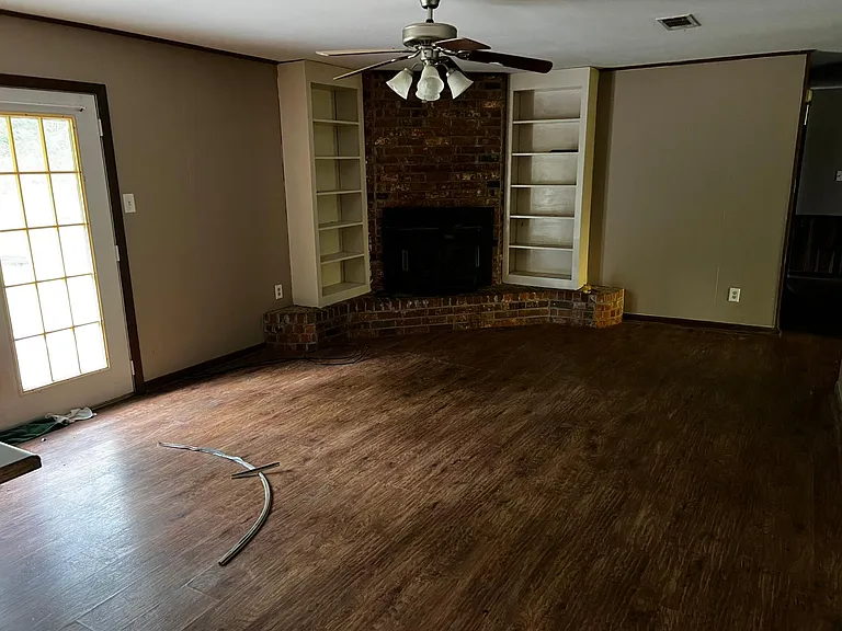 4438 Walden Dr — Photo 2
