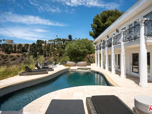 8020 Zeus Dr, Los Angeles, CA 90046