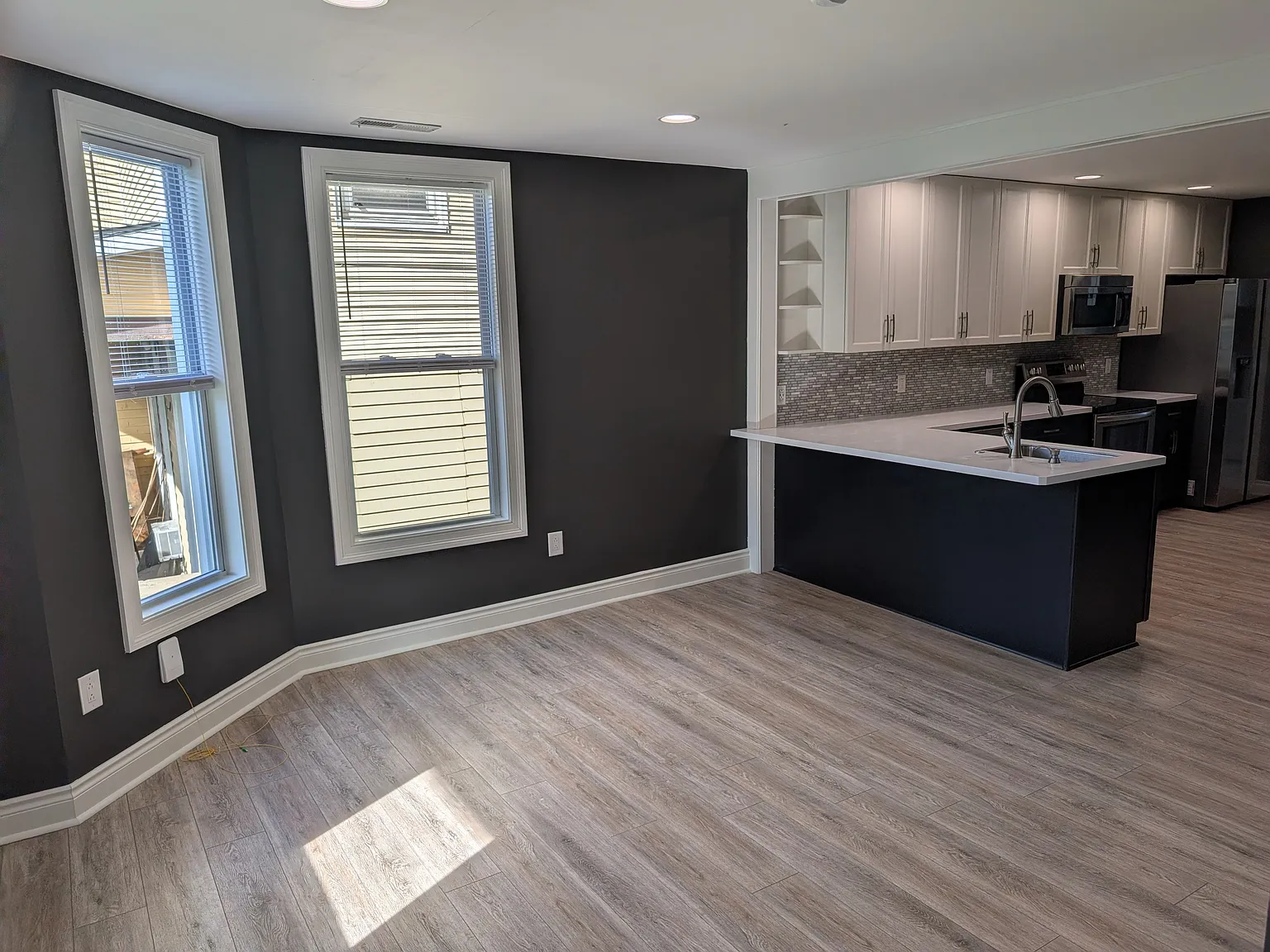1 bed, 1.5 bath, 900 sqft, $1,295 — Photo 2