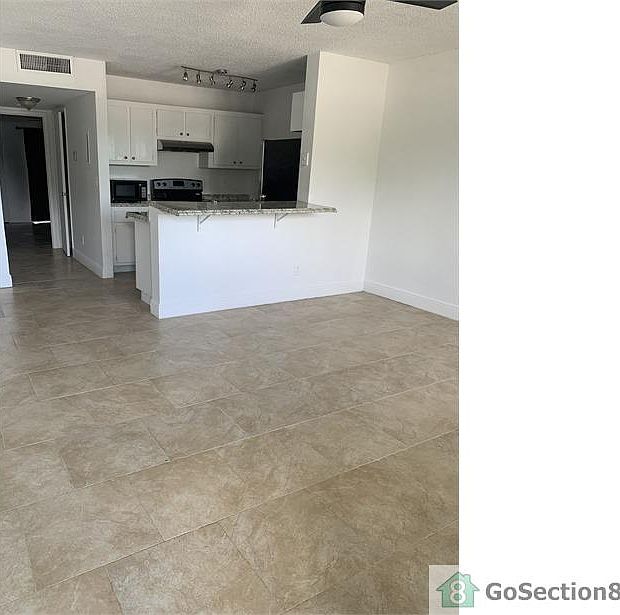 1st image of 1705 Meadows Cir W