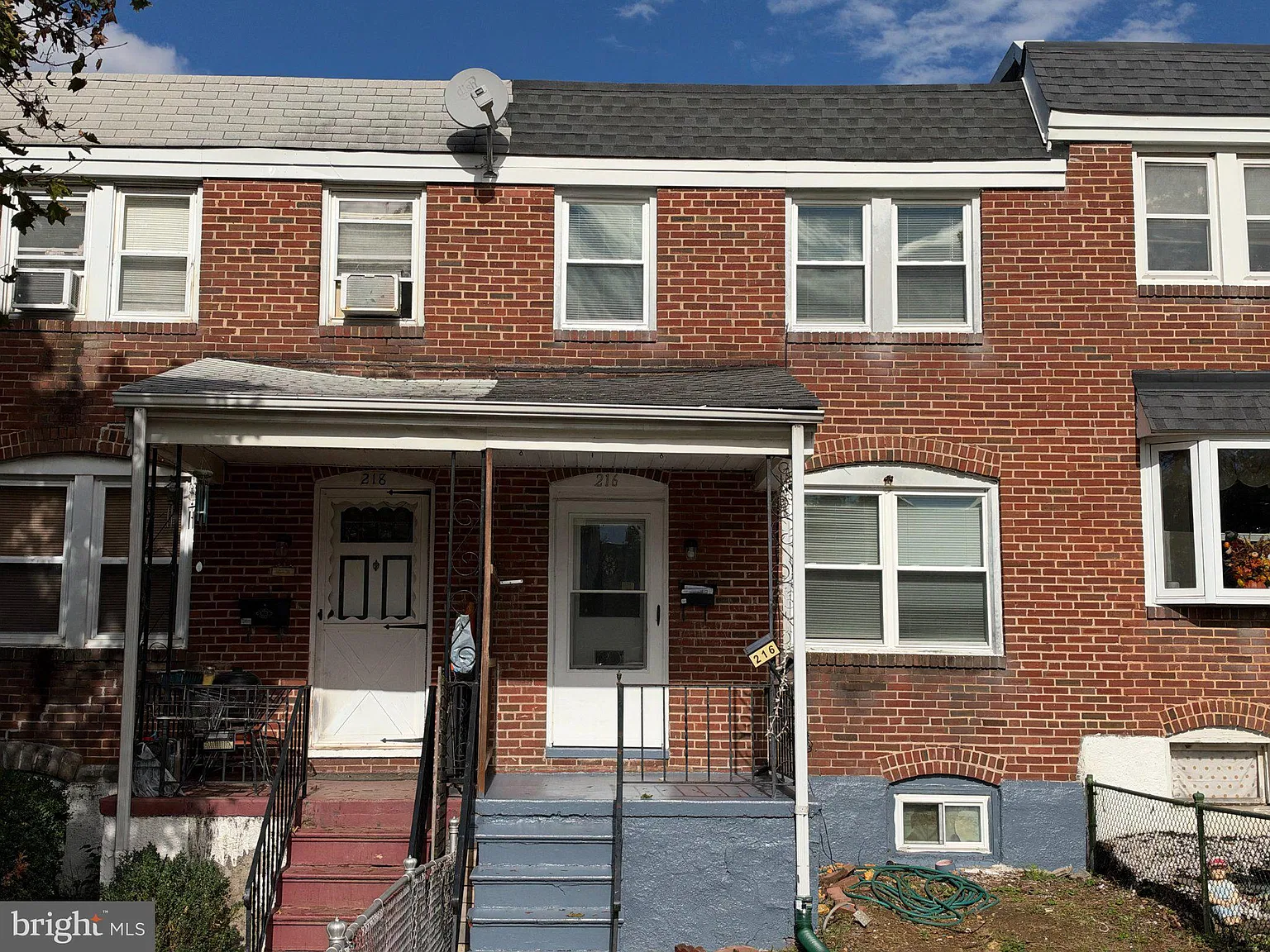 3 bed, 1.0 bath, 1260 sqft, $2,100 — Photo 1