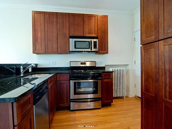 2nd image of 1507 W Sherwin Ave APT 1N