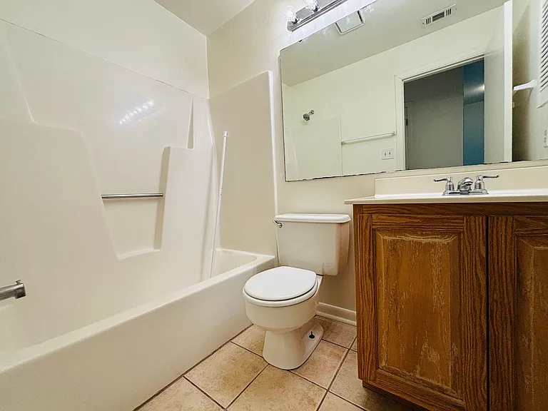 1210B University Ter — Photo 10