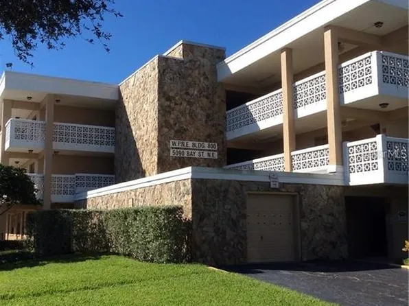 5090 Bay St NE APT 220, Saint Petersburg, FL 33703