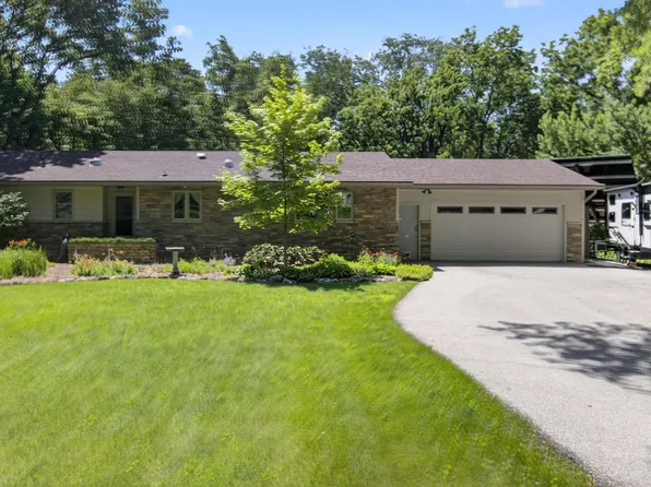 2706 Meadow Glen Rd, Ames, IA 50014