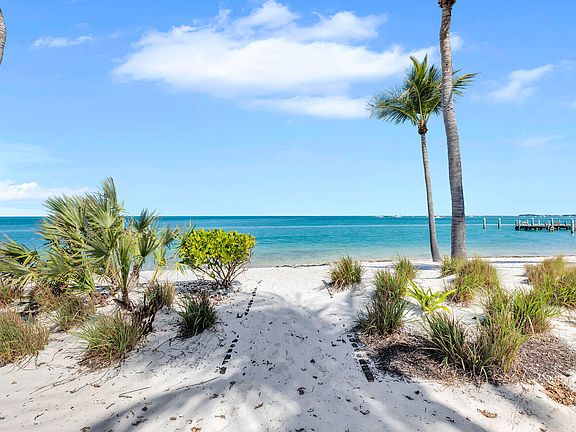 3rd image of 5 Sunset Key Dr