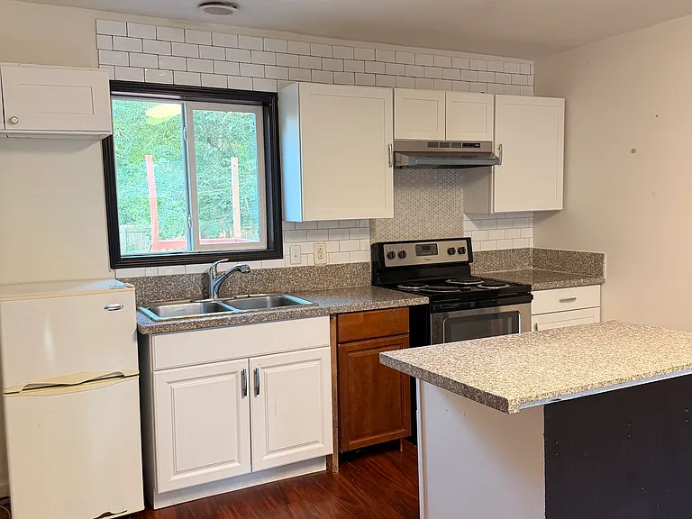 2515 Windmere Dr — Photo 6