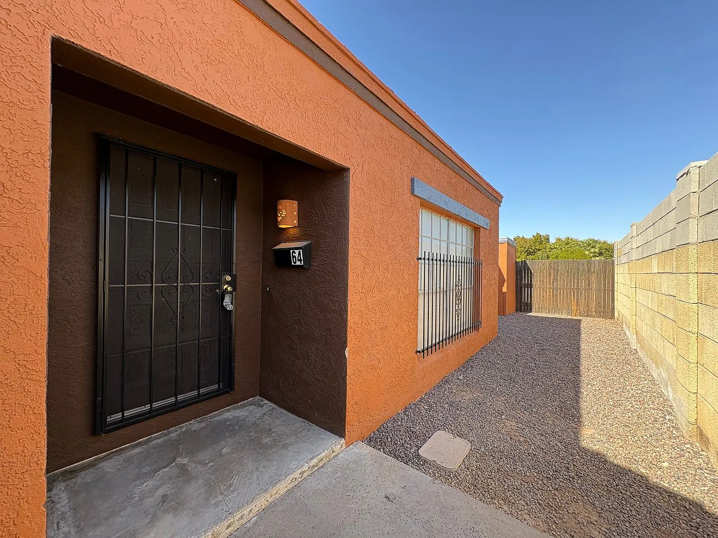 Mesa 2 Bedroom 1 Bath in Triplex Building — Photo 1