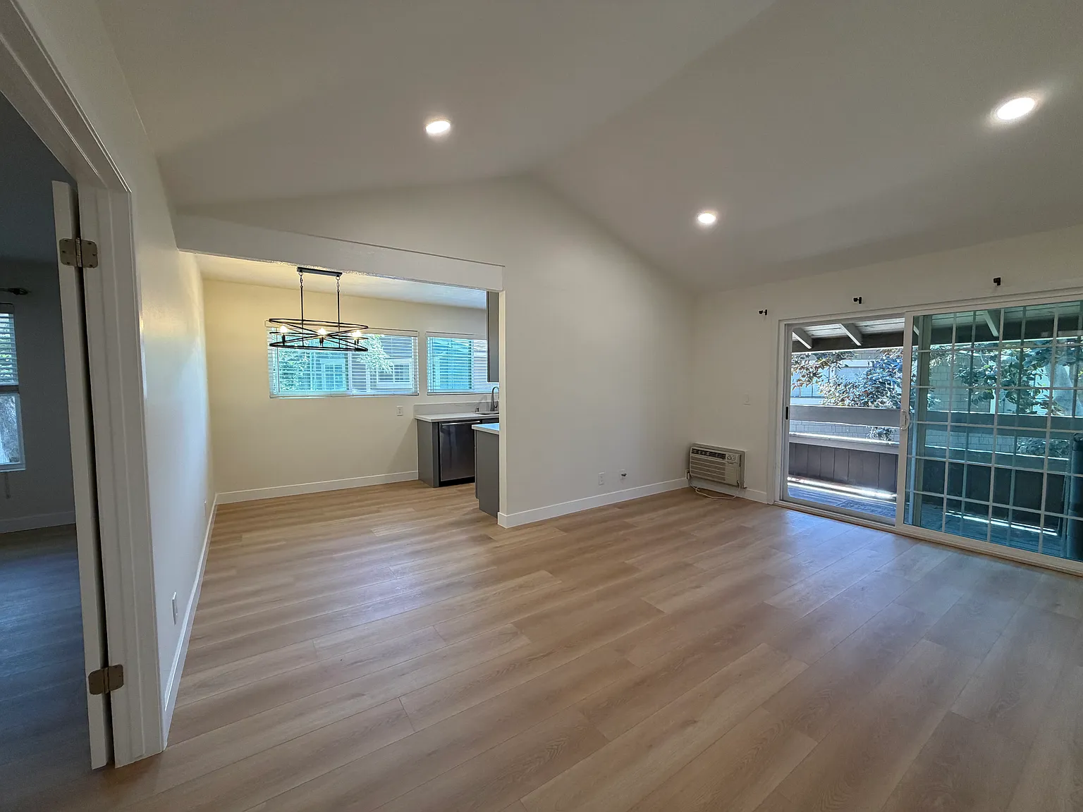170 Streamwood — Photo 4