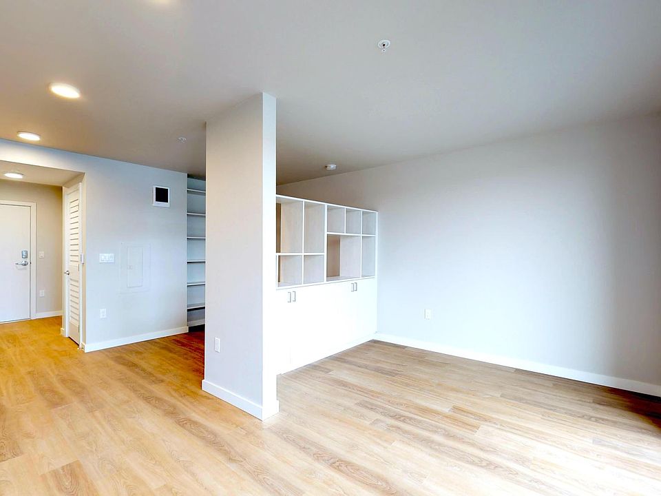 1st image of 1600 Dexter Ave N #14hmckz9d