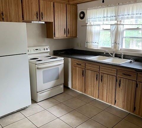 4th image of 926 Alexander Cir