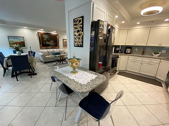 4th image of 105 Richmond A #105