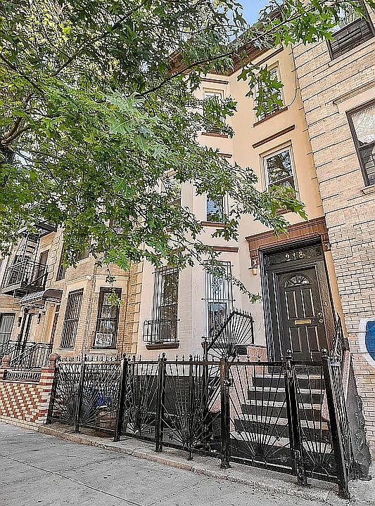 1st image of 218 Hawthorne St #2