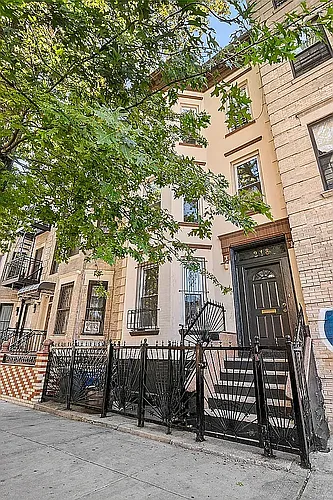 218 Hawthorne St #2 Photo 1 218 Hawthorne St #2 Photo 1