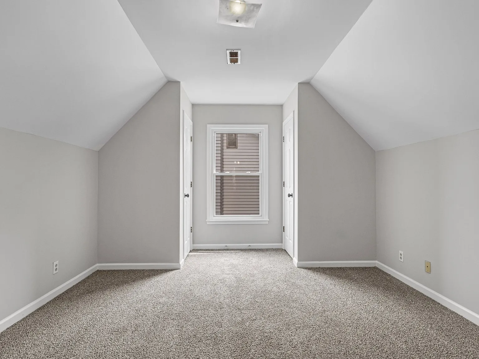 4 bed, 1800 sqft, $1,900 — Photo 4