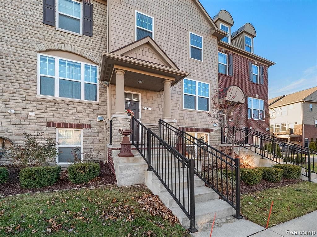 2665 Helmsdale Cir, Rochester, MI 48307 Zillow