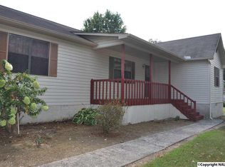 901 Mayberry Ln, Arab, AL 35016