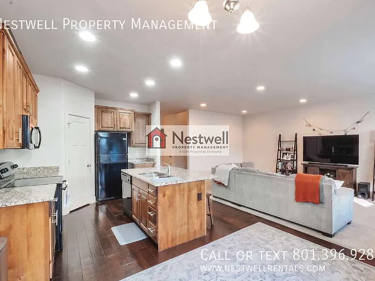 4159 N Fremont Dr — Photo 6