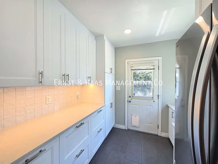 1926 Daisy Ave — Photo 12