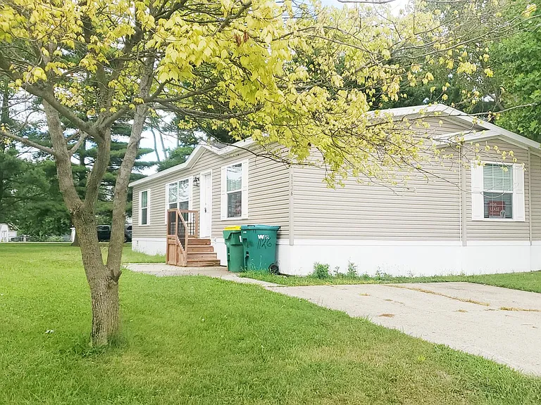 Hoosier Estates — Photo 26