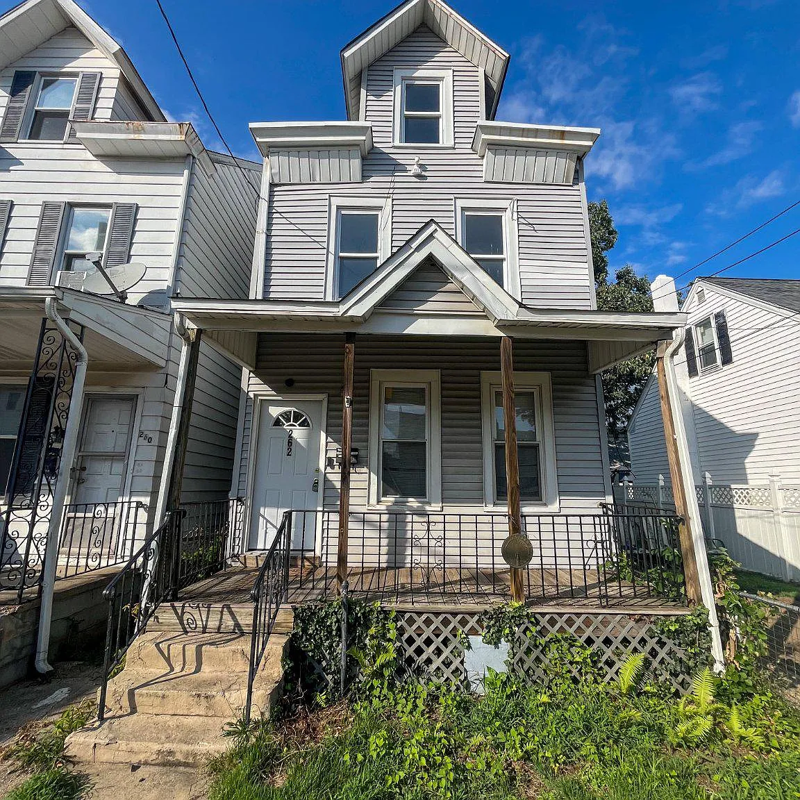 2 bed, 1.0 bath, 1773 sqft, $2,000 — Photo 1