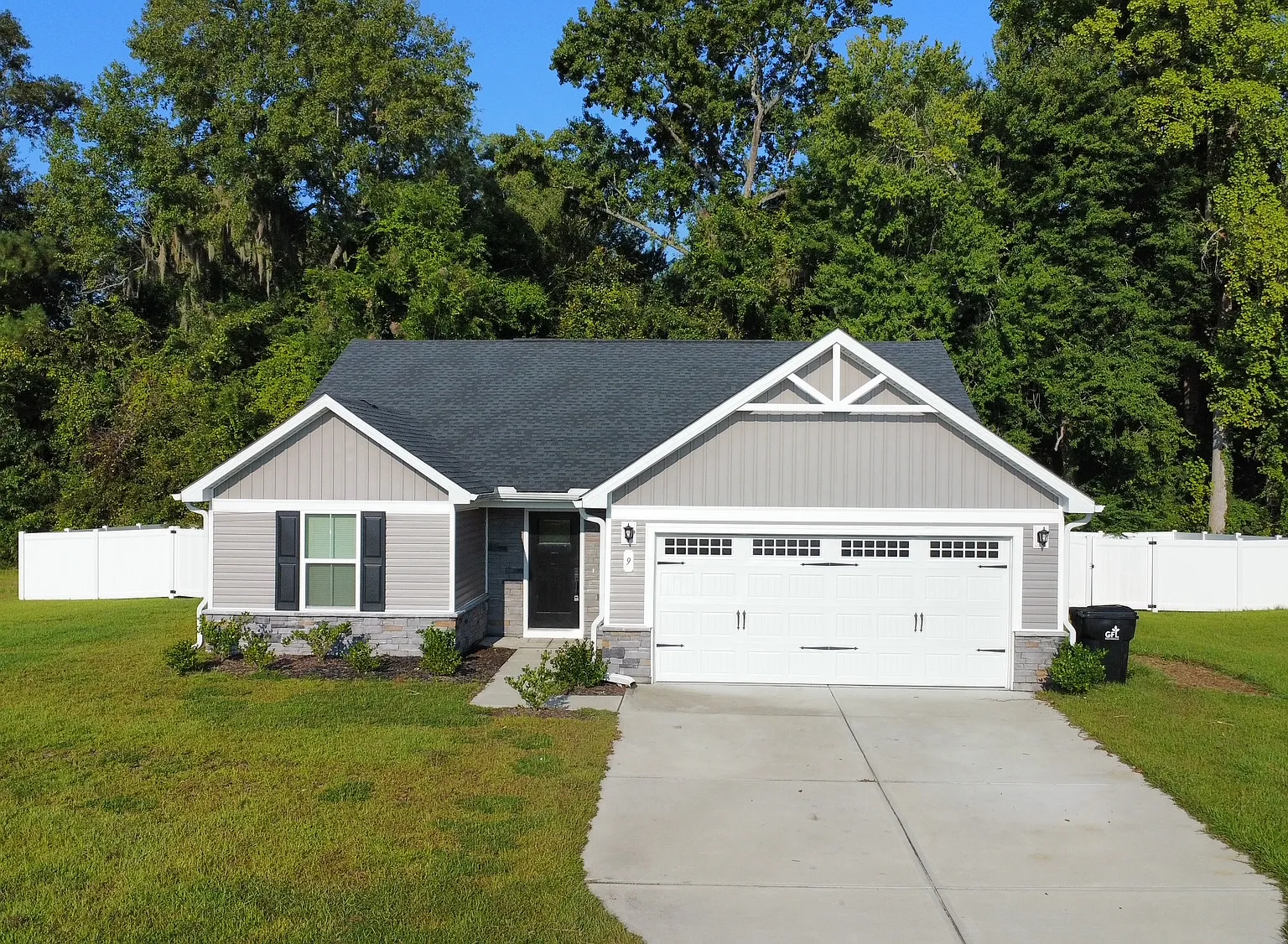 3 bed, 1338 sqft, $1,800 — Photo 1