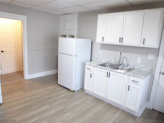 4th image of 2032 W 98th St