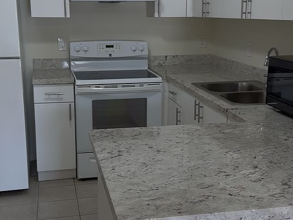 2nd image of 10271 SW 182nd St APT 3