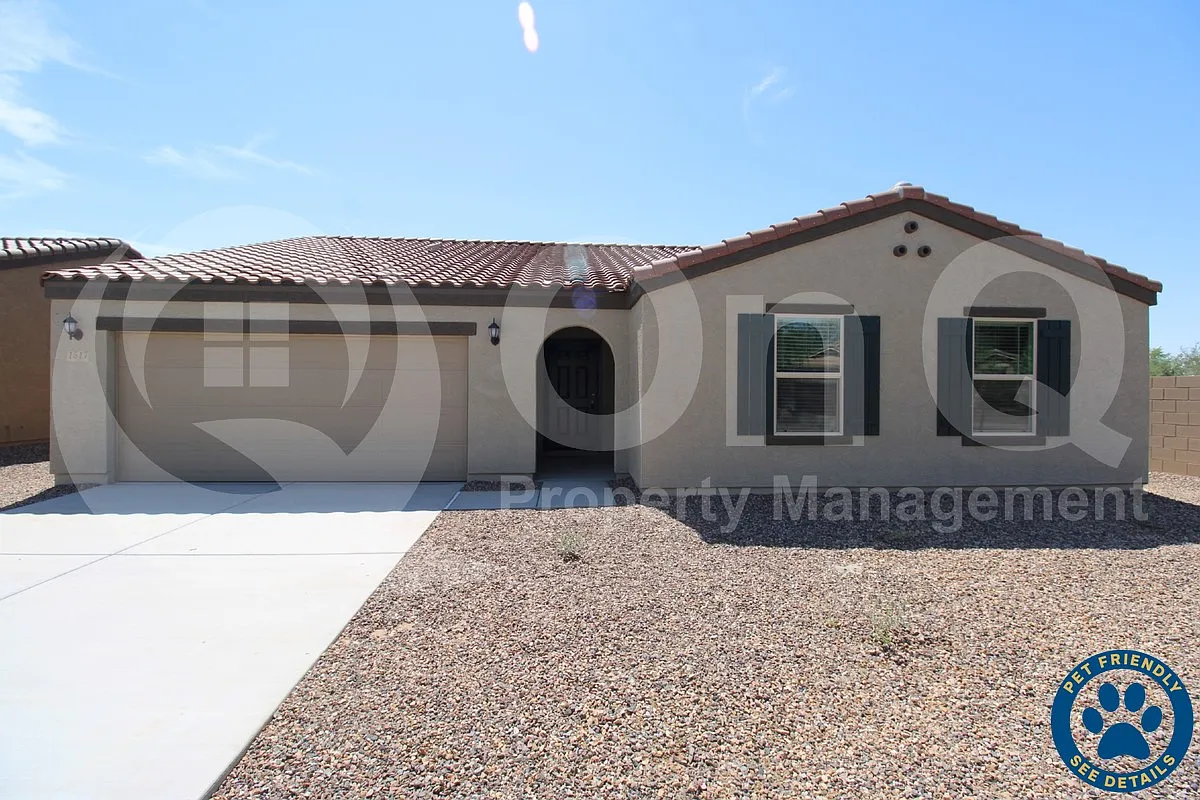 4 bed, 2.0 bath, 2096 sqft, $1,950 — Photo 1