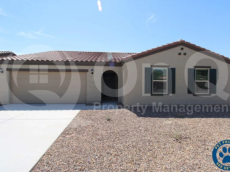 1517 E Desert Breeze Dr — Photo 1