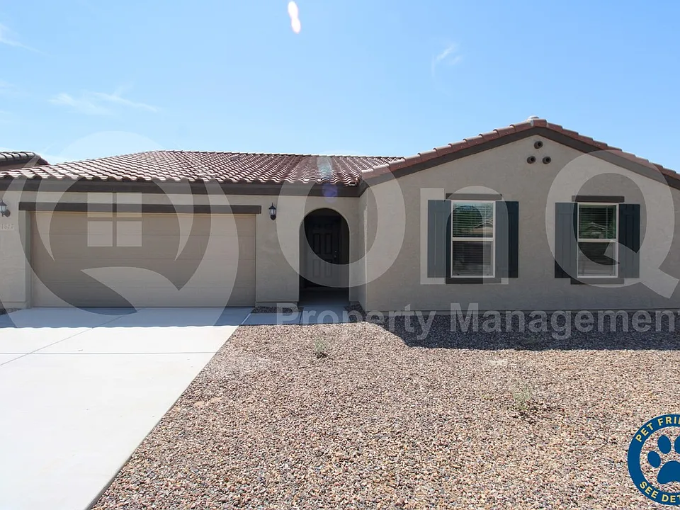 1517 E Desert Breeze Dr