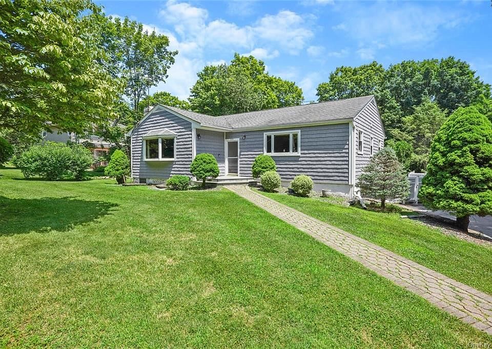 1st image of 210 Westlake Dr