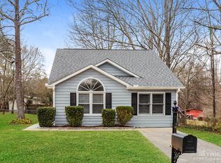 909 Dogwood Ln, Winder, GA 30680