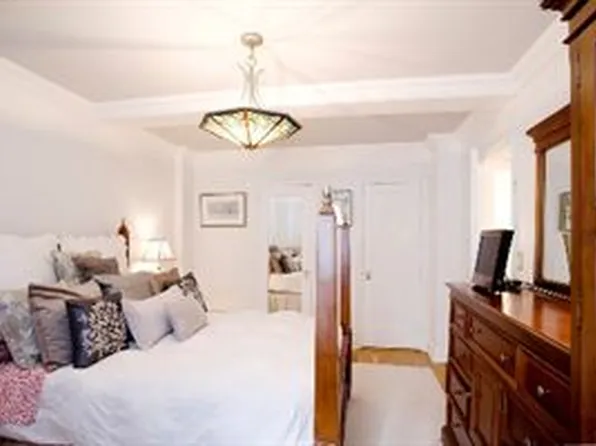 414 East 52nd Street image 1 of 4