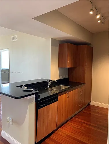 18800 NE 29th Ave #815 Photo 1