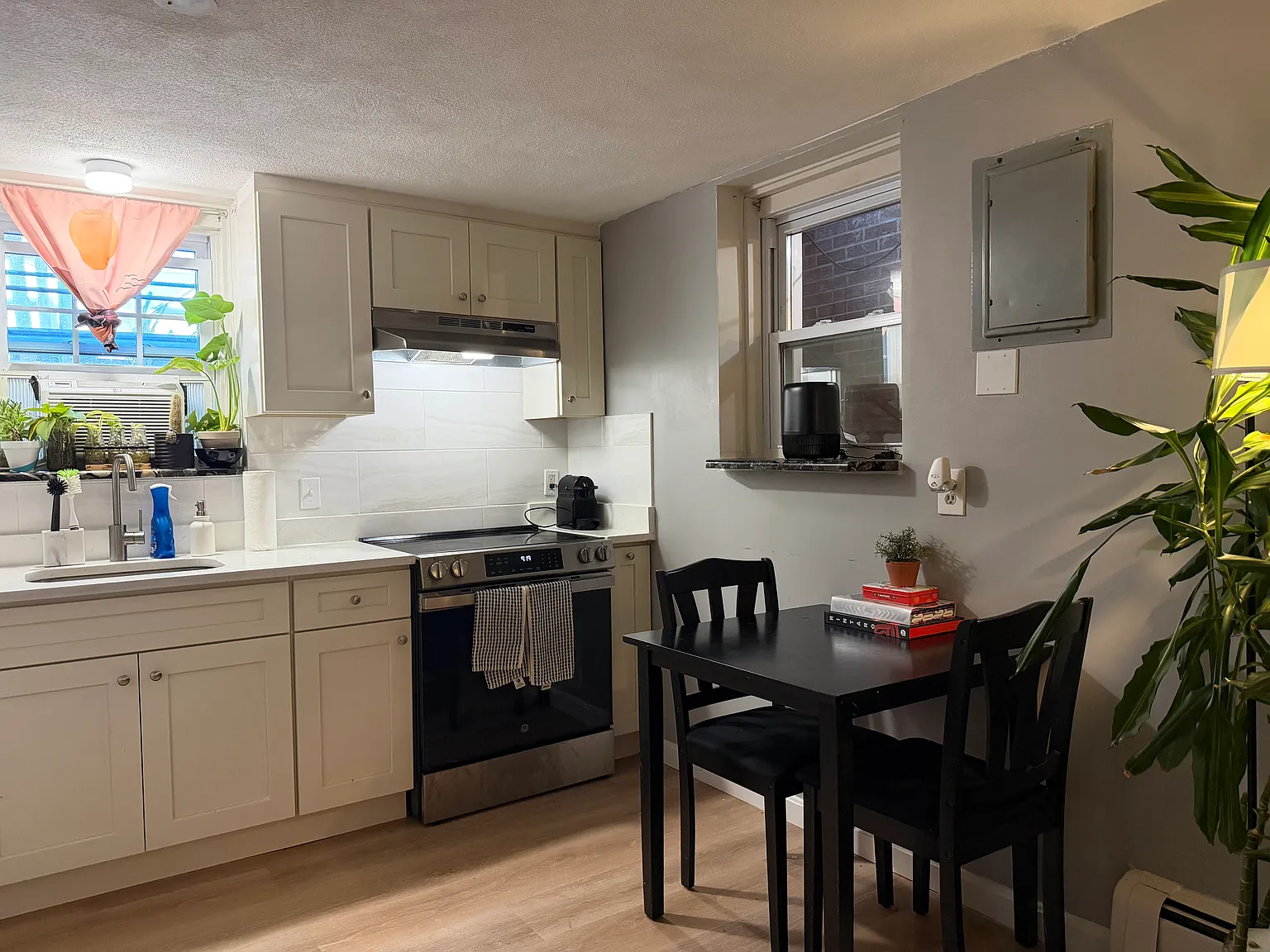 1 bed, 1000 sqft, $2,100 — Photo 3