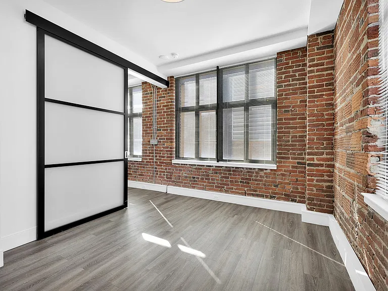 The Residences at Barnett — Photo 44