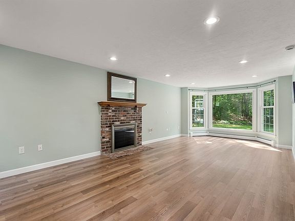4th image of 2 Downingwood Dr
