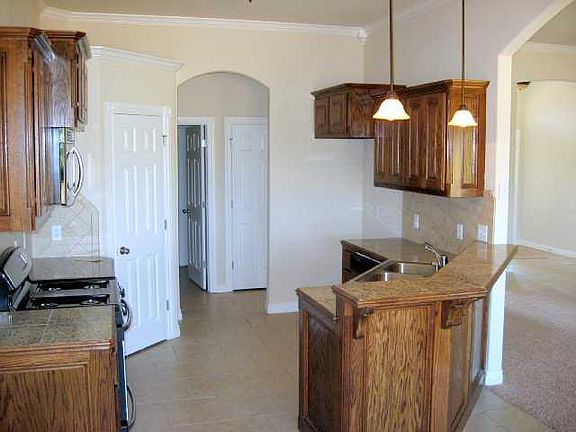 3rd image of 1413 Mead Ln