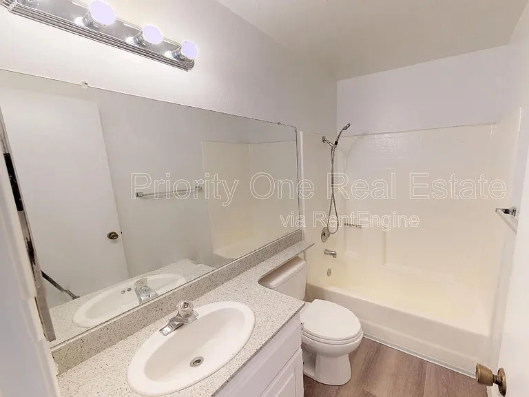 2876 Englewood Way — Photo 8