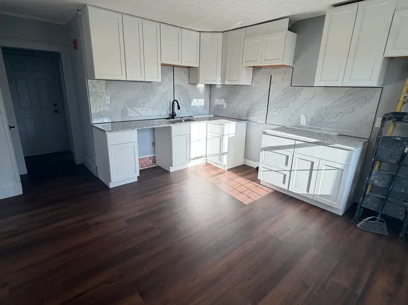 196 Woodland St #1, Bristol, CT 06010