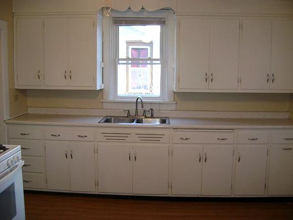 2nd image of 617 E 2nd St #1